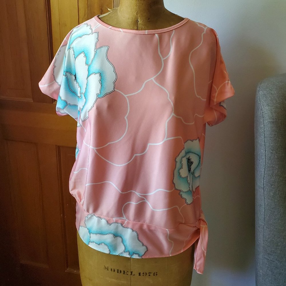 Vintage Hawaain Flower Top w/ Hip Tie - Medium